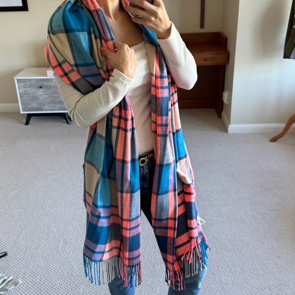 Soft Oversized Blanket Scarf - Picture 4 of 8